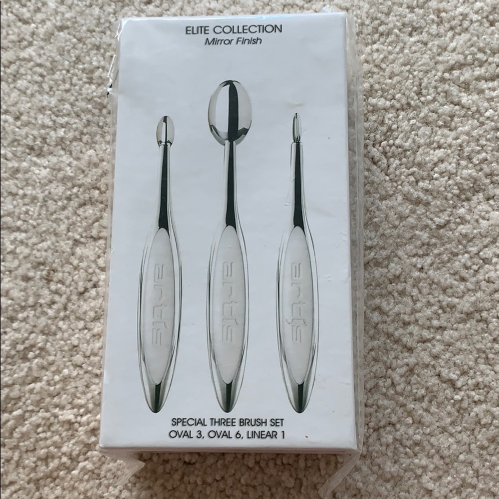 Artis makeup brushes